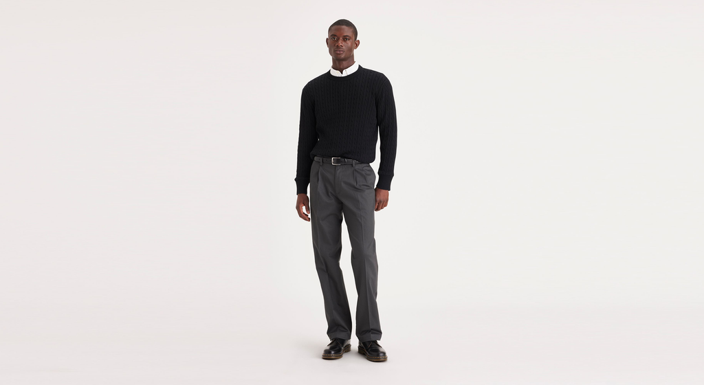 Signature Khakis, Pleated, Relaxed Fit